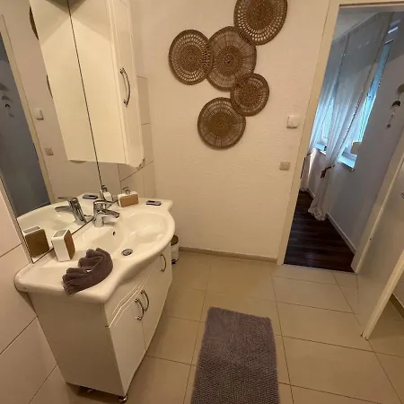 아파트 Boho Nuit With Garden Near Salzburg *